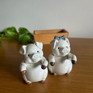 Vintage Fitz & Floyd Ceramic Little Pig Salt & Pepper Shaker Set in Wooden Tray